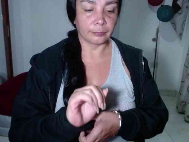 vivian-milf-paint webcam