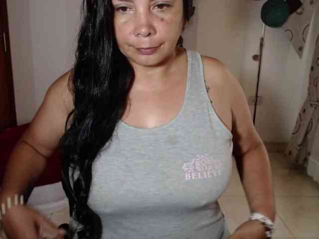 vivian-milf-paint webcam