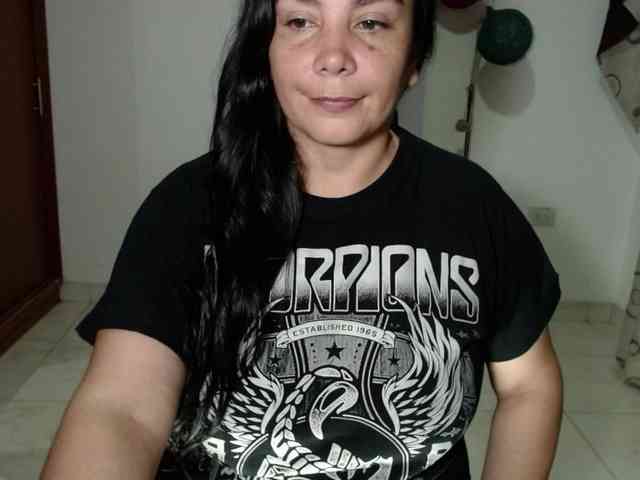 vivian-milf-paint webcam