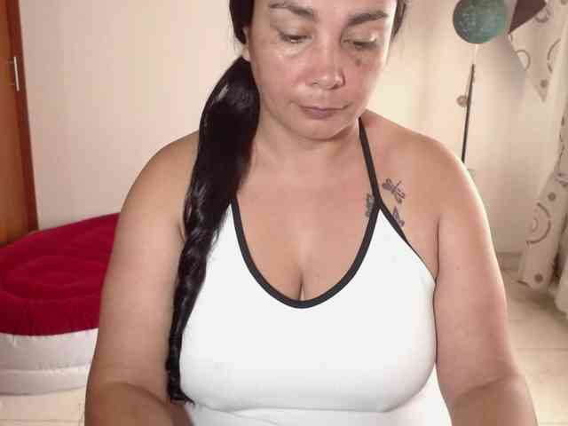 vivian-milf-paint webcam