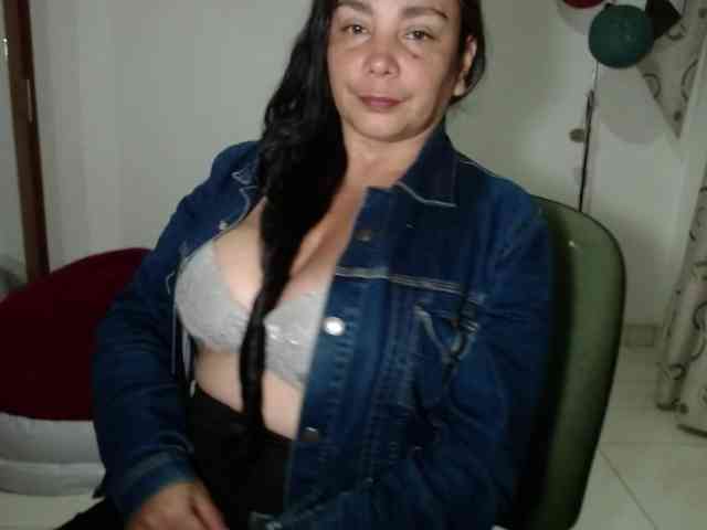 vivian-milf-paint webcam