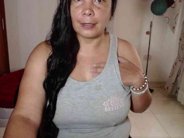 vivian-milf-paint webcam