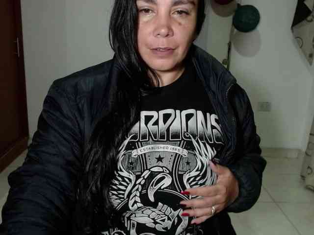 vivian-milf-paint webcam