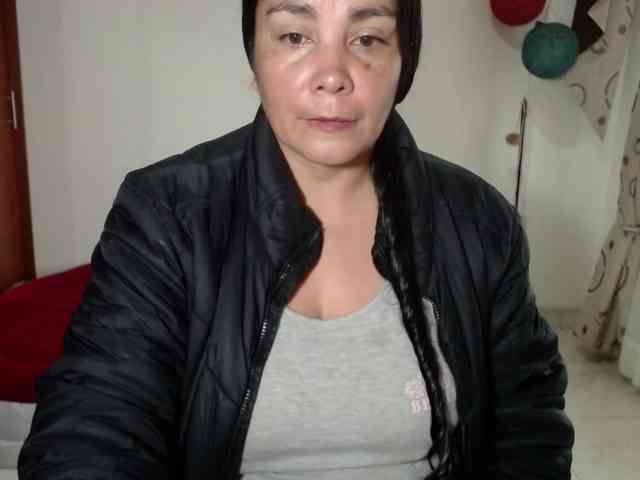 vivian-milf-paint webcam