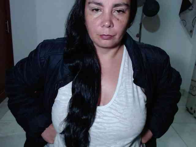 vivian-milf-paint webcam