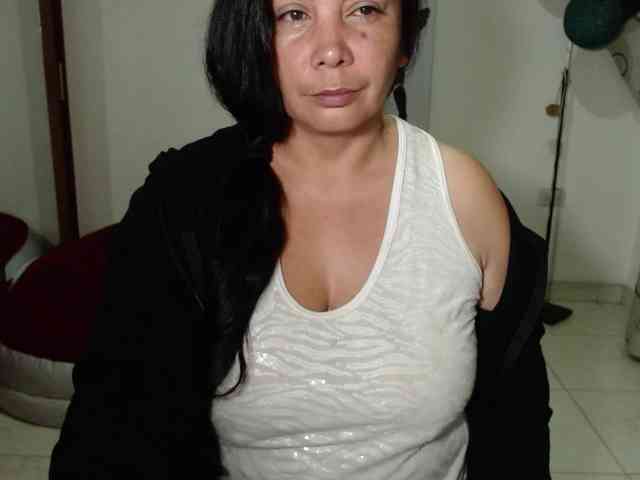 vivian-milf-paint webcam