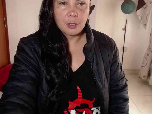 vivian-milf-paint webcam