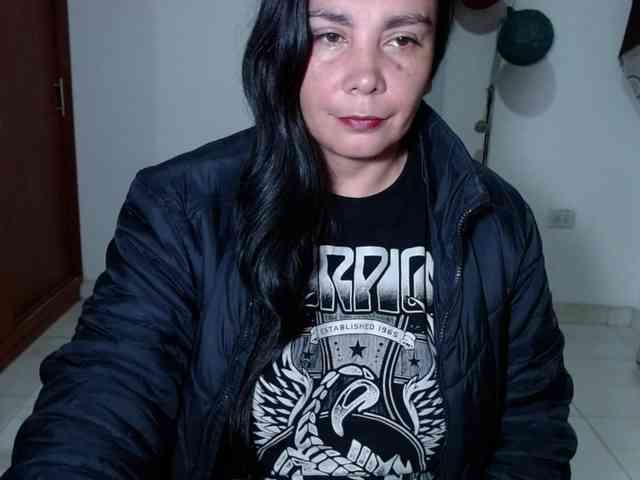 vivian-milf-paint webcam