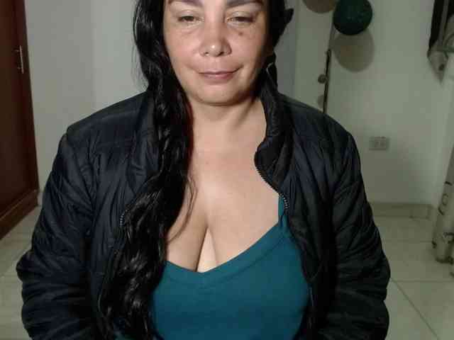 vivian-milf-paint webcam