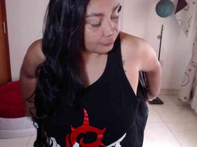 vivian-milf-paint webcam