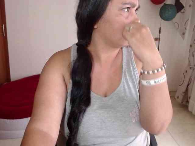 vivian-milf-paint webcam