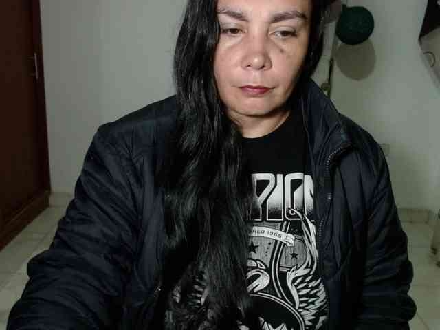 vivian-milf-paint webcam