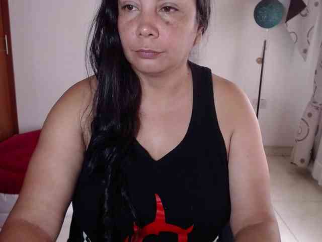 vivian-milf-paint webcam