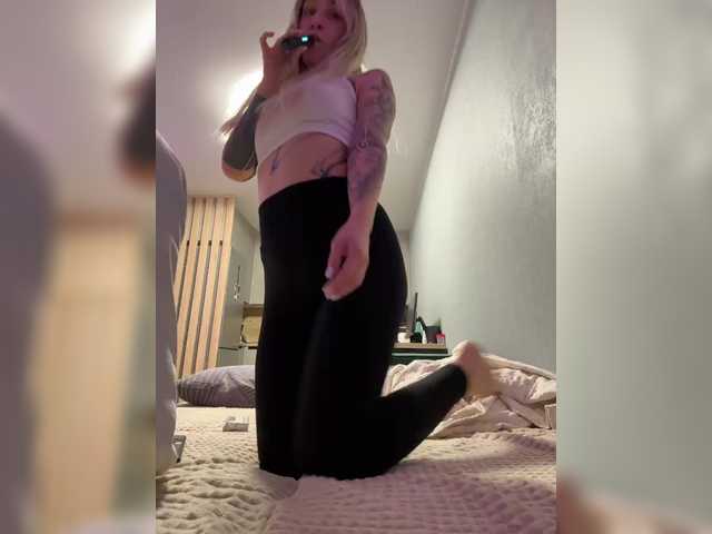 QueenKing from BongaCams