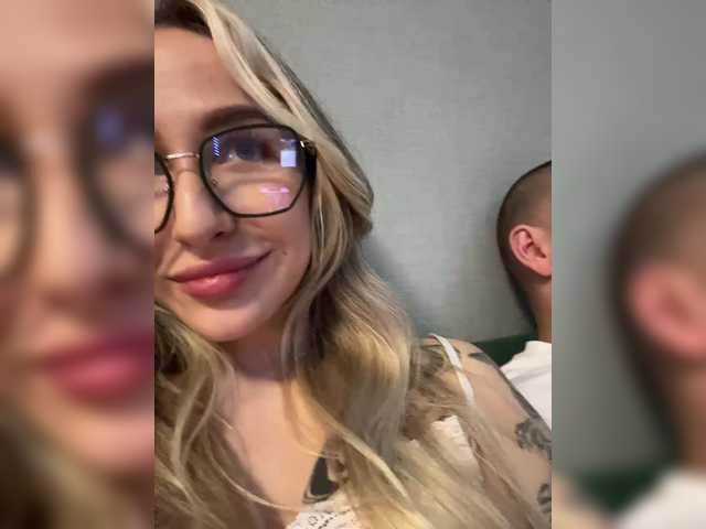 QueenKing's BongaCams show and profile