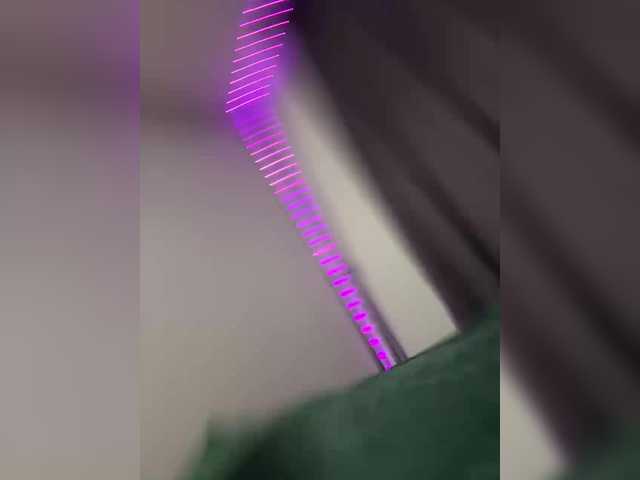 QueenKing's BongaCams show and profile