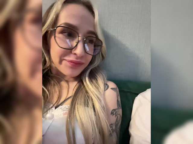 QueenKing's BongaCams show and profile