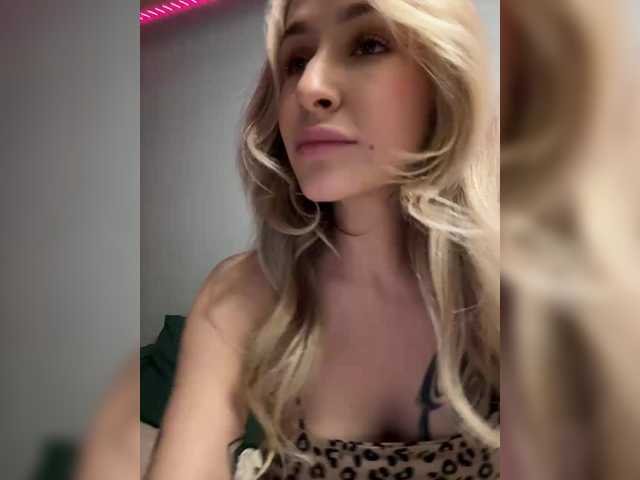 Sex chat with QueenKing — Watch free online 18+