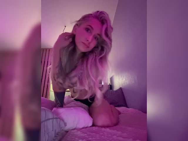 Check out 22 years old QueenKing from BongaCams QueenKing from BongaCams