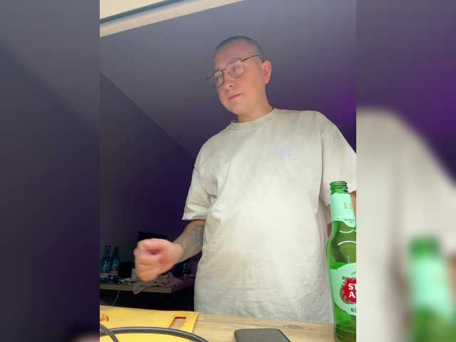 Checkout 22 years old QueenKing from BongaCams QueenKing from BongaCams