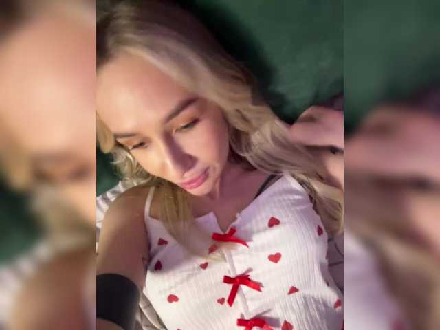 QueenKing's BongaCams show and profile