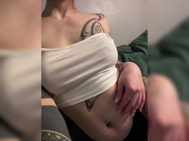 QueenKing's BongaCams profile