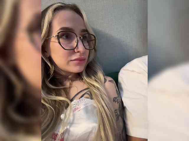 QueenKing Live Webcam on {site_name}