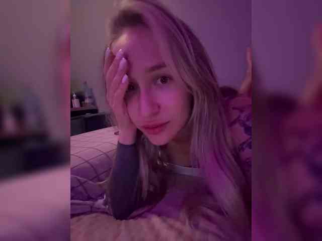 QueenKing Live Webcam on {site_name}