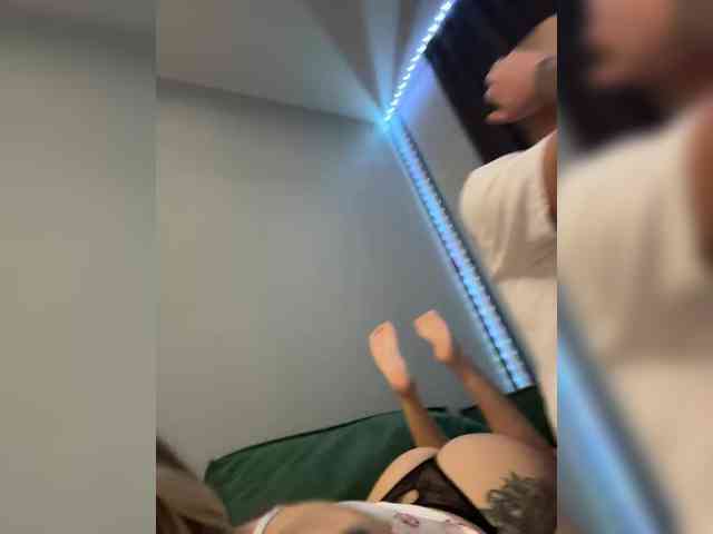 QueenKing Live Webcam on {site_name}