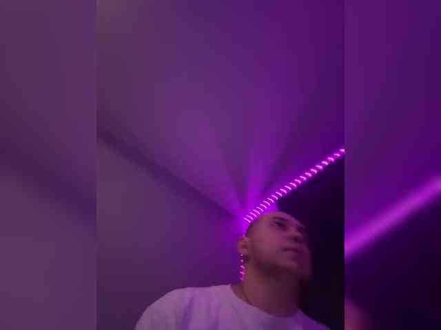 QueenKing Live Webcam on {site_name}