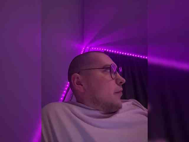 QueenKing Live Webcam on {site_name}