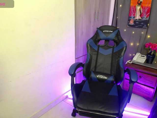 moniquelamor's BongaCams show and profile