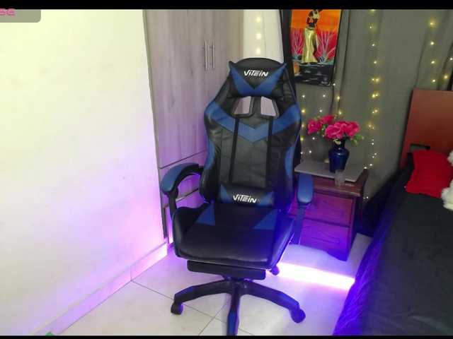 moniquelamor's BongaCams show and profile