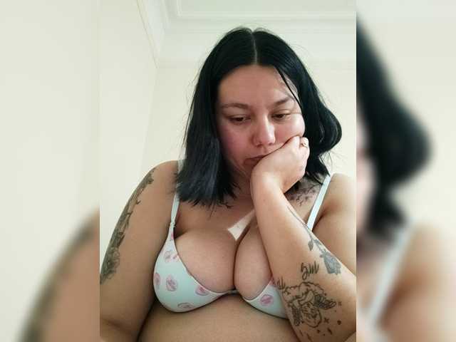 Carlottinahot's BongaCams show and profile