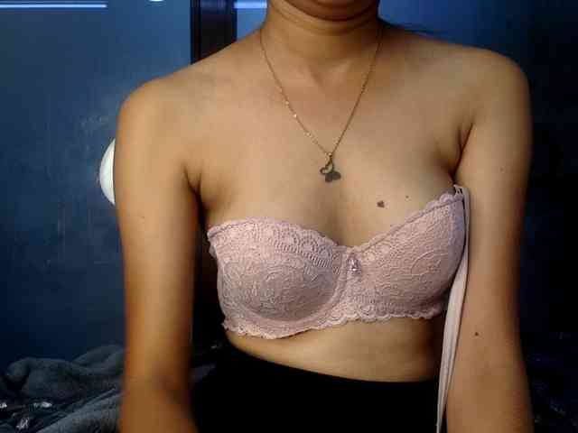 HornyPriya webcam