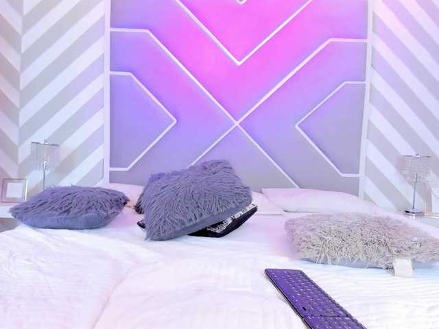 OrianaSimons live cam profile