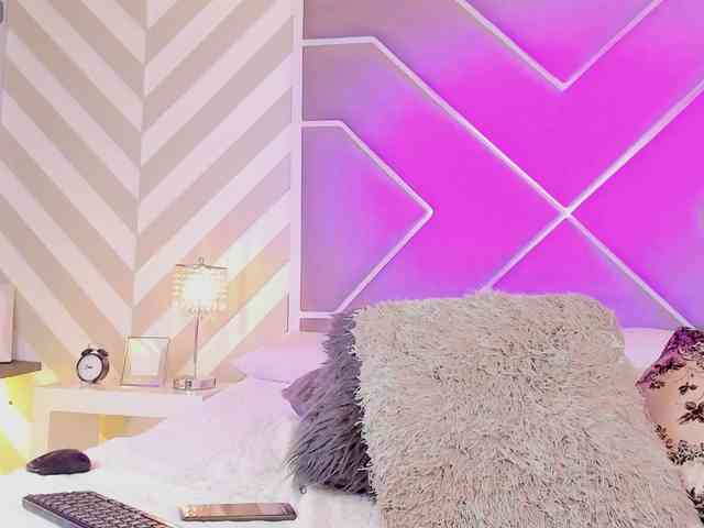 OrianaSimons OrianaSimons