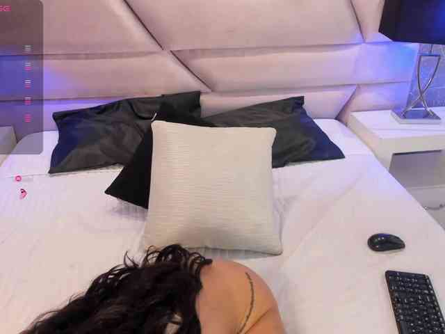 OrianaSimons OrianaSimons