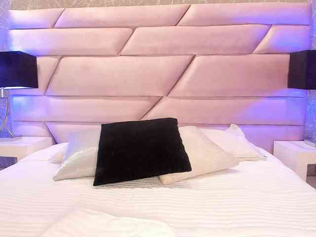 OrianaSimons webcam