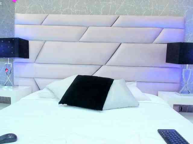 OrianaSimons webcam