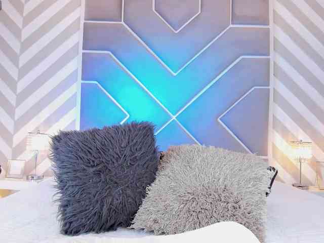 OrianaSimons OrianaSimons