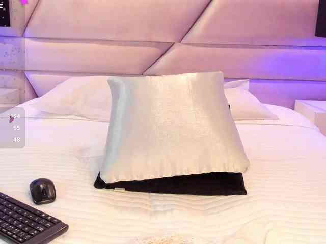 OrianaSimons webcam