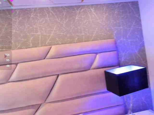 OrianaSimons webcam