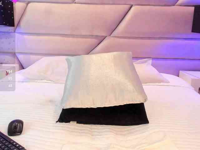 OrianaSimons webcam