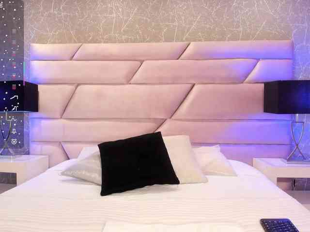 OrianaSimons webcam