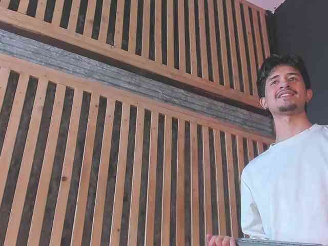 DimitriDeluxe Live Webcam on {site_name}