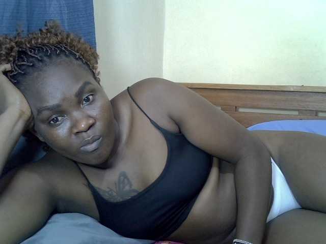 le modèle Prettyliz30 est en webcam porno dans un show sur le site bongacams, il possède les tags suivants: Ebony,Brunette,Hairy