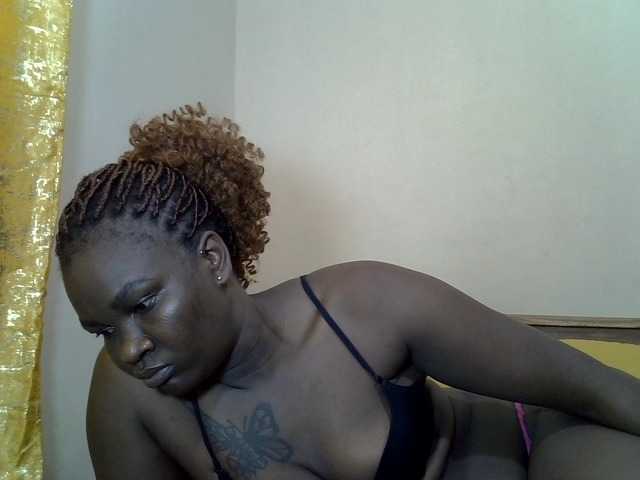 Prettyliz30's BongaCams show and profile