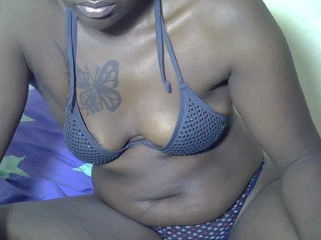 Prettyliz30's BongaCams show and profile