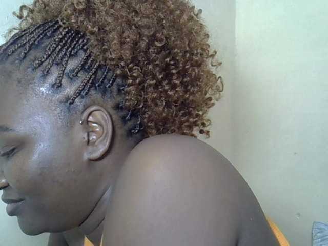 Prettyliz30's BongaCams show and profile